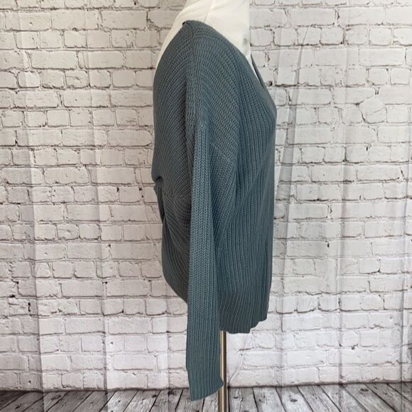 Woman’s cross back sweater - Picture 5 of 12